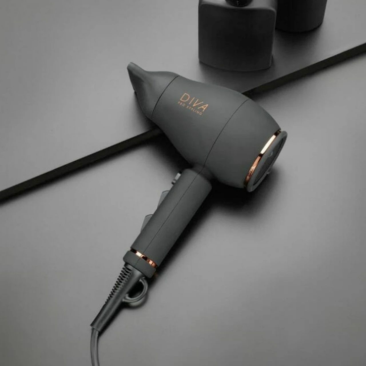 Sèche-Cheveux Intenso 4000 Compact Diva Sèche-Cheveux Intenso 4000 Compact Diva -Magasin De Produits Capillaires compactt 45185.1684847655